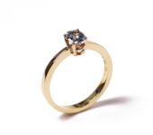 Fairmined gouden ring Emily met onbehandelde saffier JRR0042G01