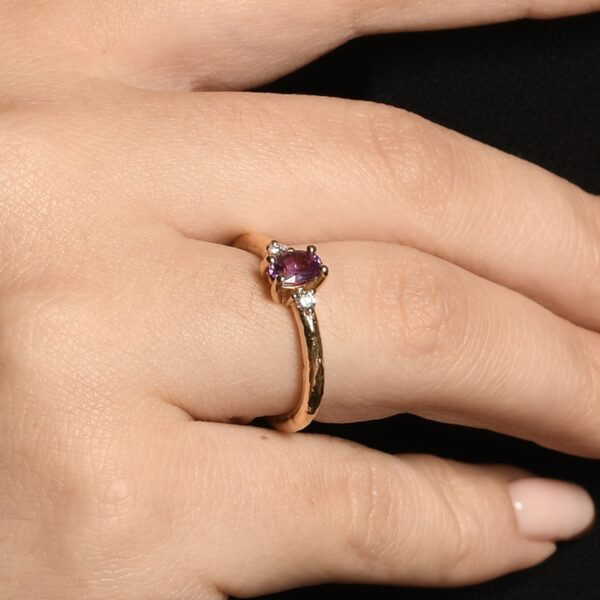 Geelgouden ring met roze saffier JRR0097G.01