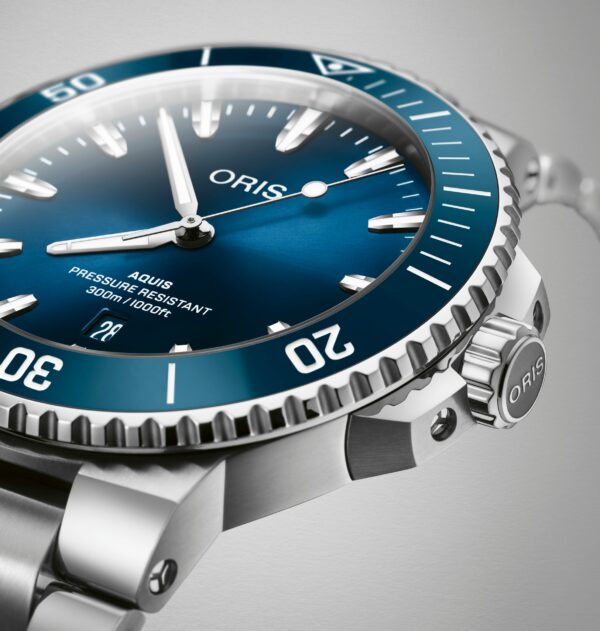 Oris Aquis Date 43.5 01 733 7789 4135 04PEB