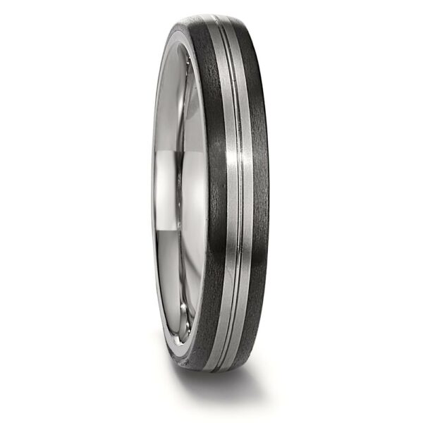 Titanium met carbon trouwringen met één briljant 52687