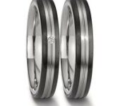 Titanium met carbon trouwringen met één briljant 52687