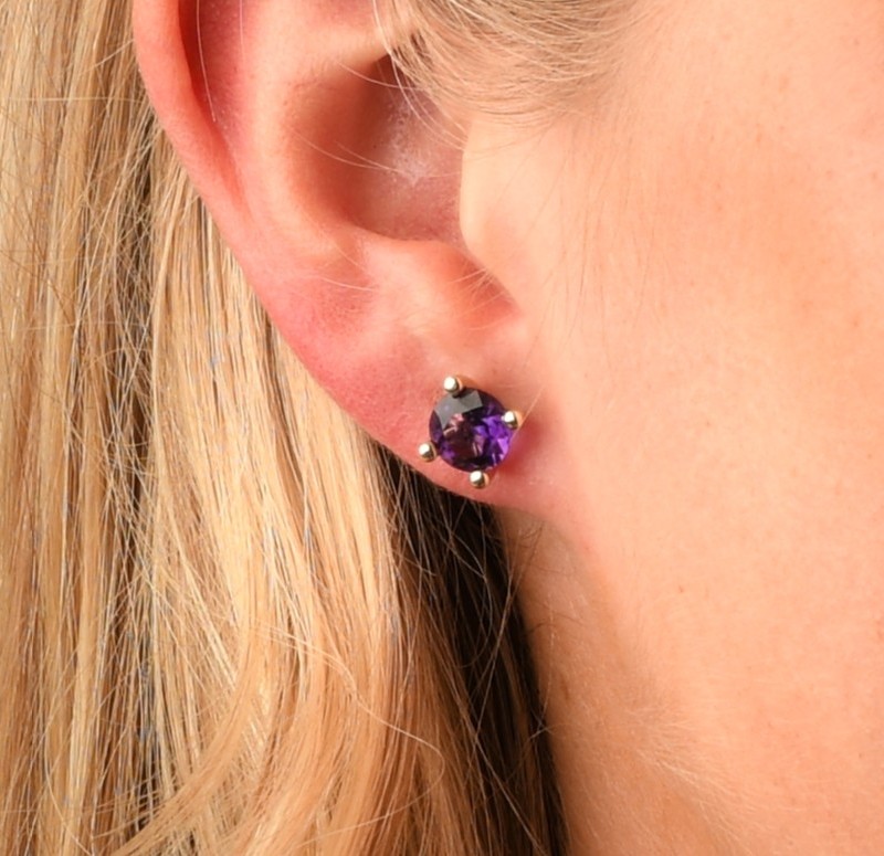 Set gouden geboortesteen oorstekers rond draad