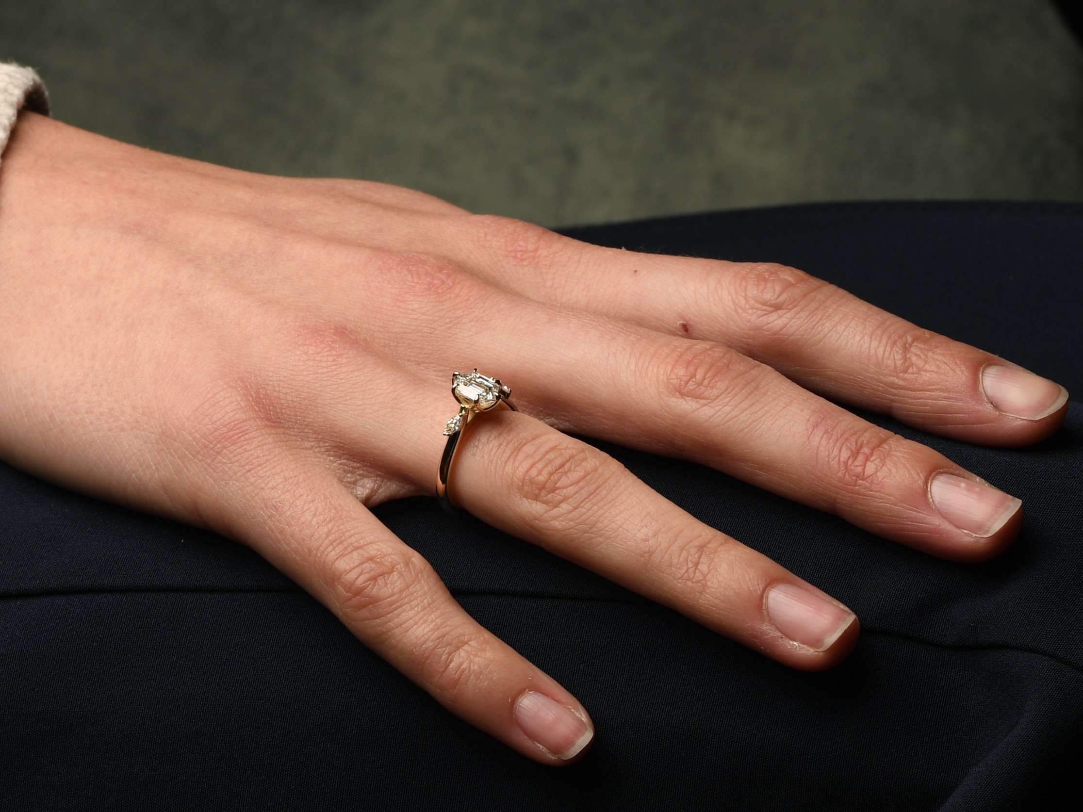 Gouden ring Elysia – hexagon trap geslepen diamant 1ct