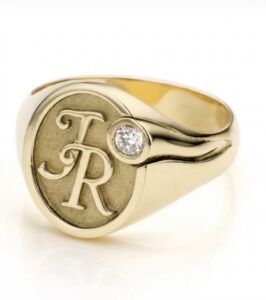 Gouden monogramring met initialen